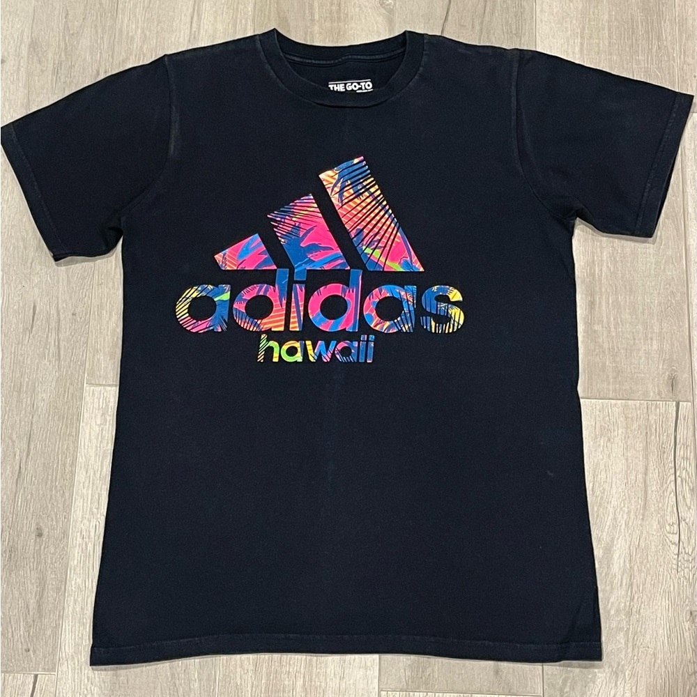 Adidas Hawaii Black T shirt Short Sleeve Size S
100% cotton